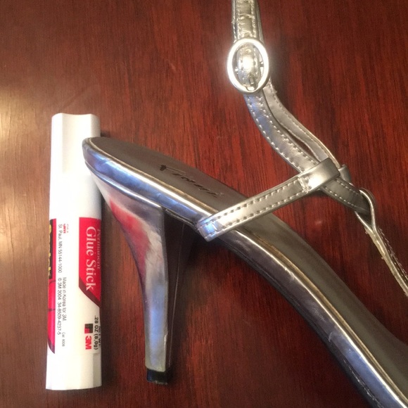 Stunning silver heels, get your holiday glam on! - Picture 6 of 6